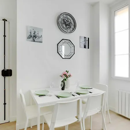 Modern Studio - 4p - Guy Moquet *